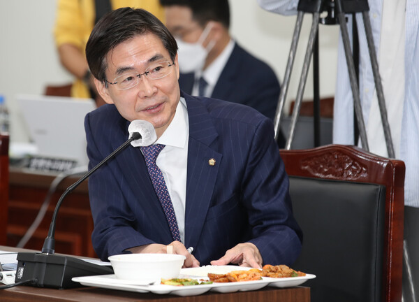 조경태 의원, 한동훈 사퇴 관련 쫓겨난다는 게 정확한 표현 지적과 국민의힘 내부적인 변화 적극 지지