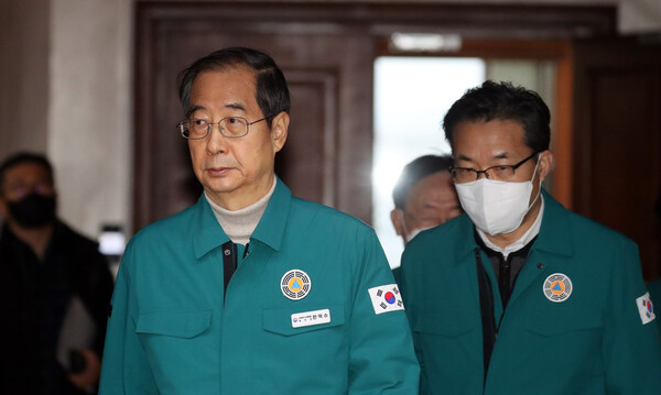한덕수 국무총리, 코로나19·독감 예방접종 완료로 고령층 백신 독려