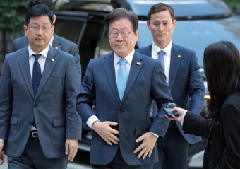 이재명, 대장동 사건 재판 출석…대선 질문엔 '침묵'