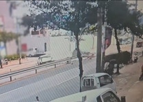 부산 기장대로 3충 추돌사고,  중앙분리대 넘어 차량 전복