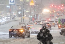[날씨 예보] 13일 2~7㎝ 강설 예보...서울시 제설 비상근무 2단계