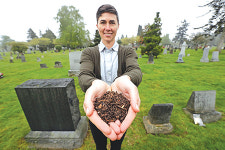 ‘시신 퇴비화’ 법안 미국 워싱턴 주에서 통과…“친환경적”vs “존경심 사라져”