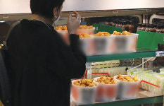 고물가에 부활한 대형마트 ‘저가 치킨’… 골목상권 침해?