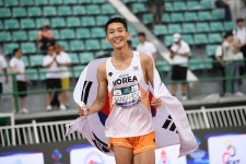높이뛰기 우상혁, 6년 만에 아시아육상선수권 정상에