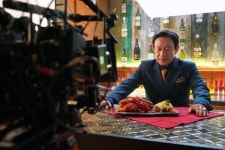 BBQ, 뱀파이어 치킨 CF의 방영 시작...배우 김응수씨, 패러디 연기로 재미 선사