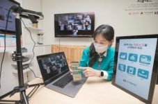 KT, 시니어 디지털 격차 해소 위해 키오스크 교육용 앱 무료 배포