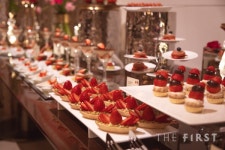 부산롯데호텔 더라운지 앤 바, 스트로베리 피크닉 위드 레더라 진행