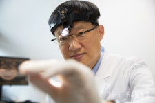 [health& life] 경희대병원 여승근 교수, 선천성 난청 원인 50% 이상은 유전적 요인 발생