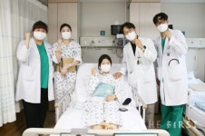 서울아산병원 신성 교수팀, 신장 7배 커진 다낭성 신증후군 환자 로봇 신장이식 아시아 첫 성공