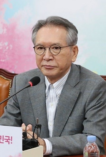 김형오 전격 사퇴, 혁신공천 후퇴하나?