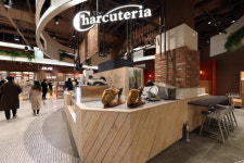 AK플라자 분당점 1층 대대적 개편, 새롭게 단장한 매장 선보여