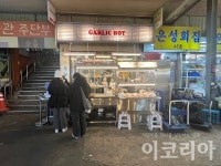 [현장] 광장시장, MZ세대와 외국인 관광객으로 넘쳐나다