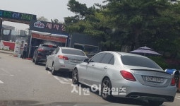 주유 더해 세차 까지 줄 서는 고속도로 휴게소