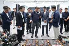 국토부 박상우 장관 '전기차 제작사, 내실있는 특별 점검' 주문