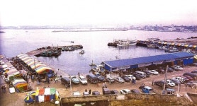 바다·산·호수가 어우러진 항구 속초 동명항