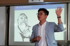 김동원 강사 안산 선부중학교 교사들을 위한 특강 진행