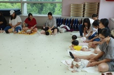 엄마와 아기 함께하는 성장판 자극 면역력 증진 이른둥이 건강마사지 교실