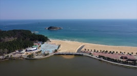 [김영철의 동네 한 바퀴] 강원도 고성 거진항, 가진해변, 화진포, 명파리, 왕곡마을 고성 봄날을 찾아서