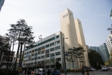 종로구청, 교육취약 학생에게 온라인 학습 위한 노트북 지원