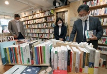 박양우 문체부 장관, 코로나19 대응 지역서점(동양서림, 위트 앤 시니컬) 방문 및 현장 간담회 개최