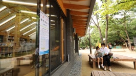 [김영철의 동네 한 바퀴] 서울 동대문구 배봉산·부흥주택·경동시장손칼국수·서울약령시·회기역할머니토스트