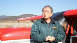 [EBS 아주 각별한 기행] 김흥래와 함께 경비행기로 하늘을 누비는 류재문 씨의 특별한 재주