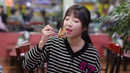 유튜버 쯔양 6시 내고향에 합류, 광주 양동시장에서 명물허전 먹방 선보이며 활약