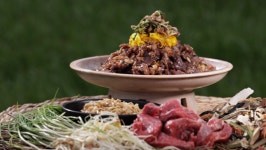 [한국인의 밥상] 정읍 방목 소 본갈비찜, 당진 젖소 단호박 타락죽, 평택 심복사 소 무덤 소-힘이 되는 밥상