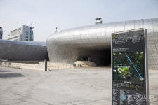 동대문 디자인 플라자(DDP), 서울을 찾는 외국인들도 꼭 가볼만한 곳...한국관광 100선 선정