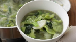 한국인의 밥상, 동해-다슬기부추수제비·갱죽 군위-쉽싸리나물 강릉-우럭탕수어…우리 할매 밥상