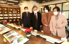 독립출판 전주시립완산도서관, 시민 출판기념회 열고 수필모음집 및 그림책 11권 출간