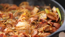 김영철의 동네 한 바퀴, 의정부…제일시장 반찬가게 부대찌개 모녀 뺏벌마을 영국식 크림 도넛 수락산