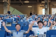 경상국립대학교 공무원직장협의회, 야구 응원하며 소통하고 화합해요