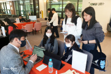 강원대학교 삼척도서관, 도서관 전자정보 박람회 개최