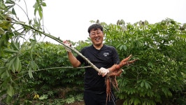 동네 한 바퀴, 양파고돈가스 소설가 신이현 와인농장 장자늪 카누 능이짬뽕묵밥 수안보온천…이만기 충주여행