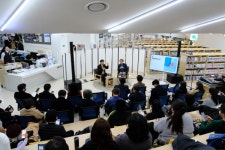 내를 건너서 숲숲으로 도서관, 윤동주 서거 80주기 기념 유성호 교수 강연과 추모 음악회 성료