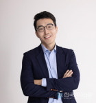 [정진의 마음코칭]  우리는 왜 행복을 원할수록 더 불행해지는가?