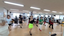 최여진 강사, 라인댄스로 활력 찾는 어르신들, 건강 100세 향해 한 걸음 더