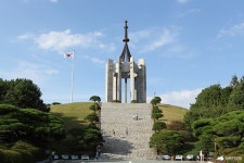 오거돈·서병수·이성권·박주미 부산시장 후보 충혼탑에서 현충일 참배