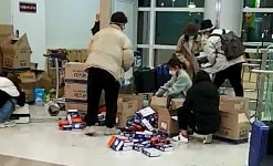 마스크 본국 배송 중국 관광객…공항 재포장, 우체국 마비