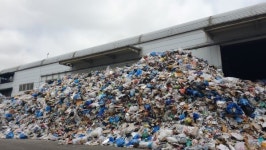 코로나 여파 포장·배달 급증…도심에 일회용품 쓰레기산까지