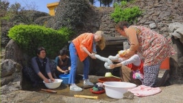 [EBS 한국기행] 獨 미녀가수 로미나, 남해 홍현 해라우지 마을로 봄날 트로트 여행