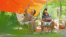 [EBS 한국기행] 집 앞은 계곡, 마당은 캠핑장…평창 김병철·이혜연 부부의 일상