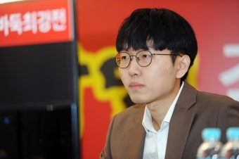 '중국킬러' 신진서 9단, 중국최강 커제에 '싱거운 한판승'... 