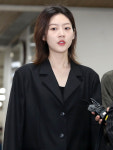 김새론, 5월 공연 연극 동치미 하차