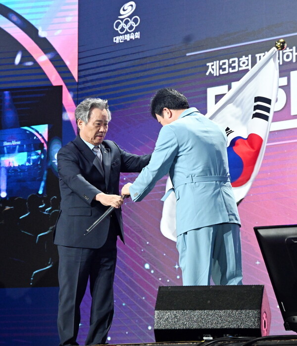 파리 올림픽 국가대표 선수들을 응원하는 황희찬, 진천선수촌에 커피차 선물