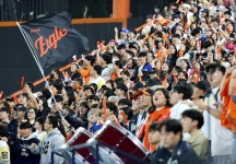 한화, 20년 만에 9연승 단독 1위 등극…KIA, 악몽의 8회 8실점하며 역전패