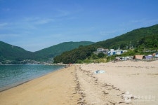 겨울에 가볼 만한 곳, 거제의 고요한 해변과 바다 위 명소들