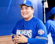 '최강야구' 김태균, '김허세' 등극…민병헌 도발에 황성현 팬심까지