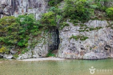 영덕 가볼 만한 곳, 푸른 바다와 고즈넉한 계곡이 있는 봄날의 풍경